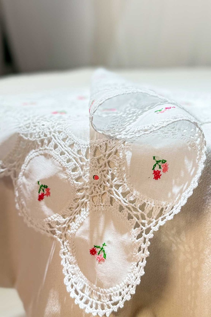 Extra image for SOFT PINK EMBROIDERED TABLE MAT