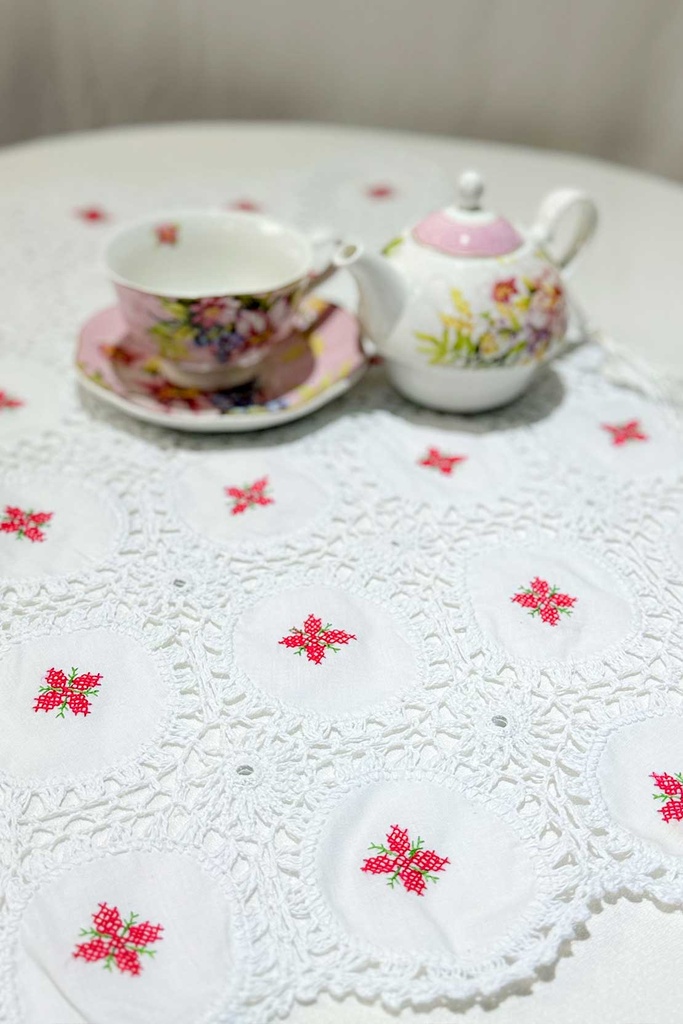 Extra image for FLOWER EMBROIDERED TABLE MAT