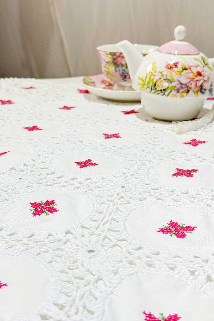 Extra image for FLOWER EMBROIDERED TABLE MAT