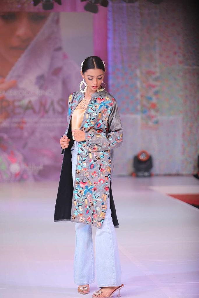 Extra image for Secret Garden - Grey 2