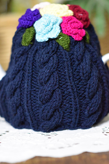 Extra image for Flower Tea Cozy - Navy Blue