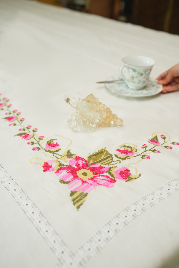 Extra image for Heritage Elegance Dining Set