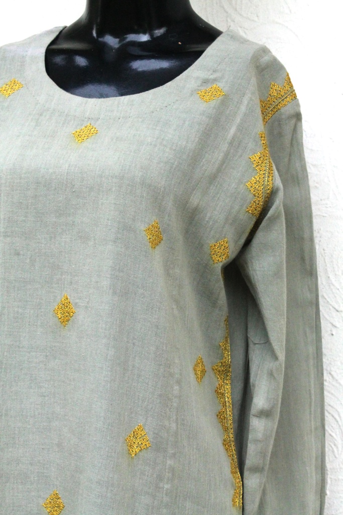 Long cotton kurta with Hurmich embroidery done by hand IMG # 4369