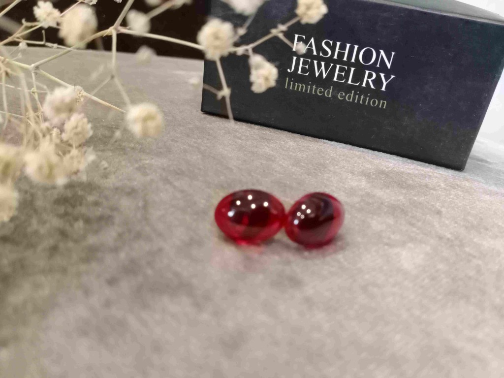 Red hot studs IMG # 1