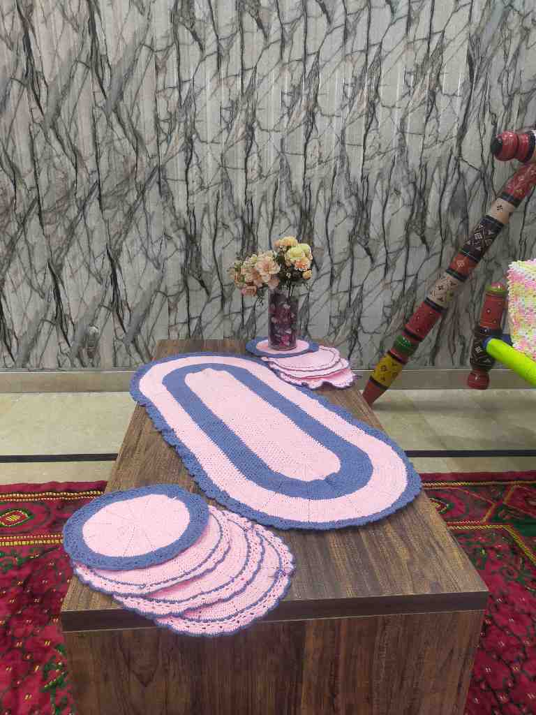 crochet table runner set IMG # 2