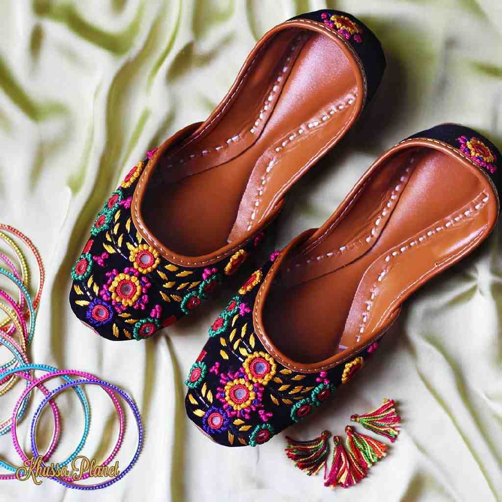 Hand Crafted Ladies Khussa - Duplicate IMG # 1