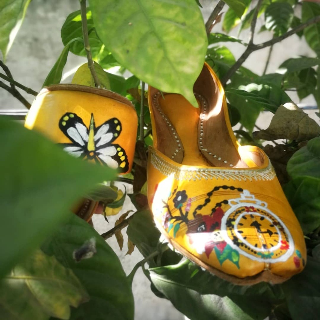 Hand Painted Leather Khussa