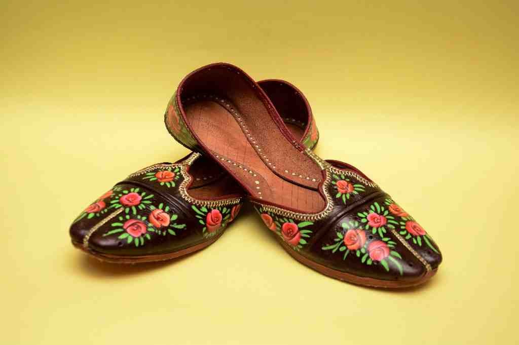  Hand Painted Truck Art Design khussa - Duplicate IMG # 1