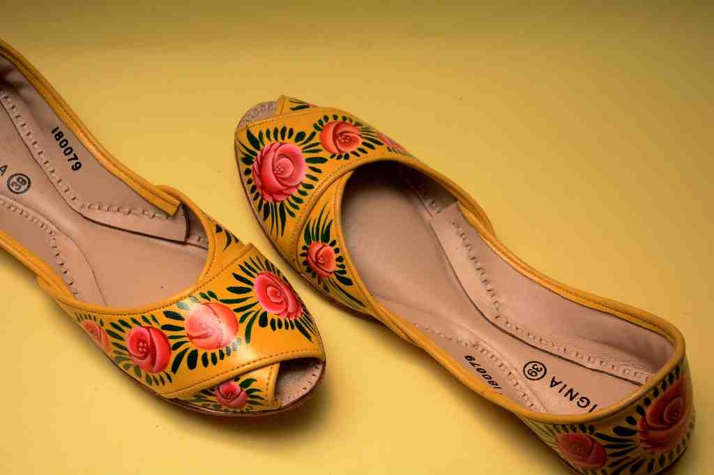  Hand Painted Truck Art Design khussa - Duplicate IMG # 1