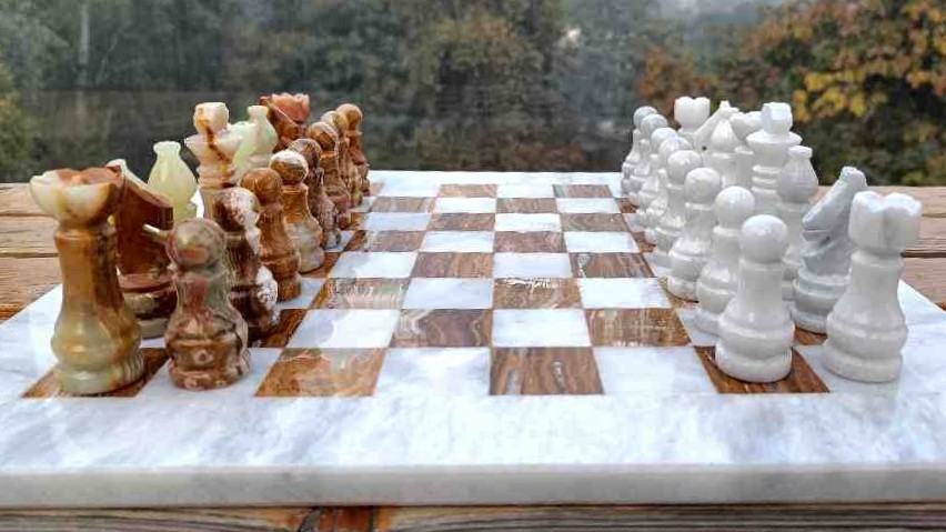 White and green Marble Chess Set IMG # 2