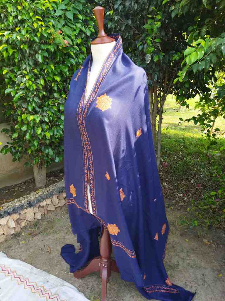 Light weight woollen shawl Pashmina feel