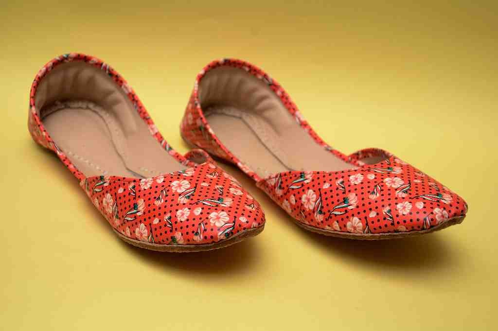 Floral Print Design Khussa