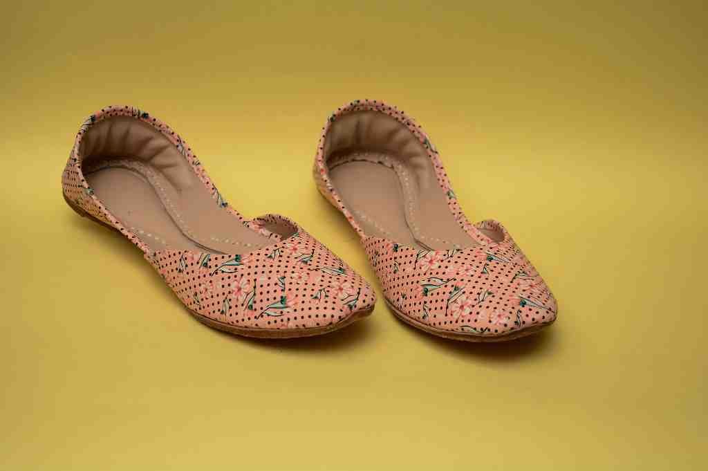 Floral Print Design Khussa