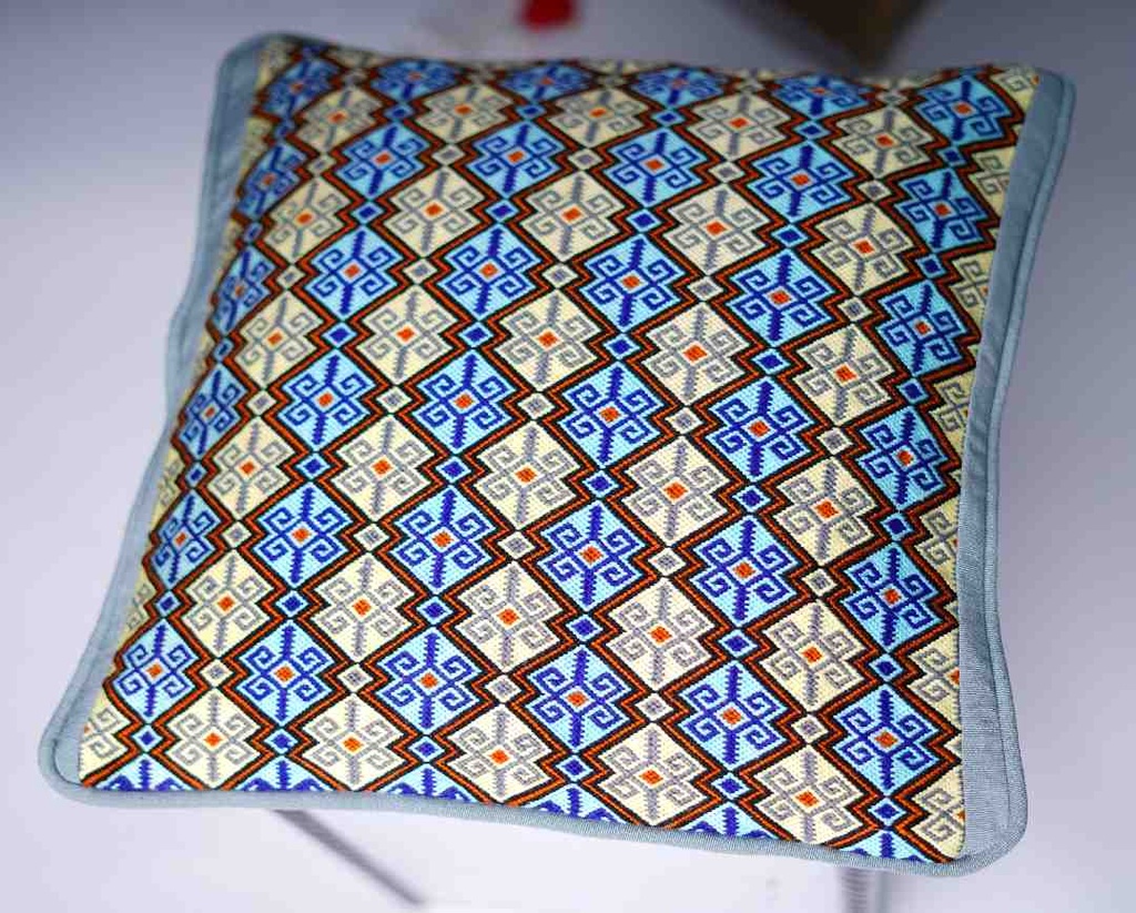 Qabtumar- Pattern -Single -Stitched -Cushioncover