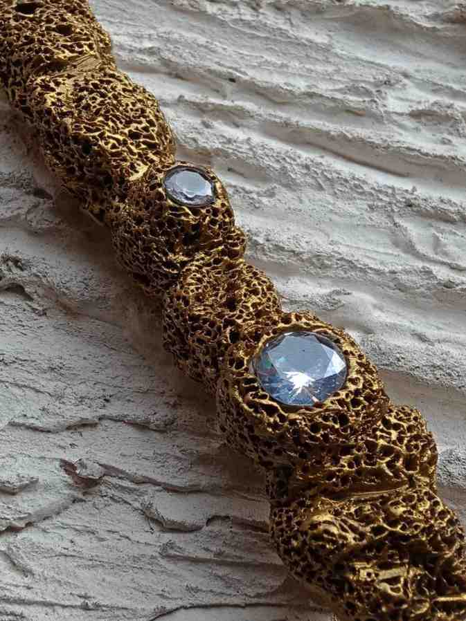 Sculptural pendant necklace 