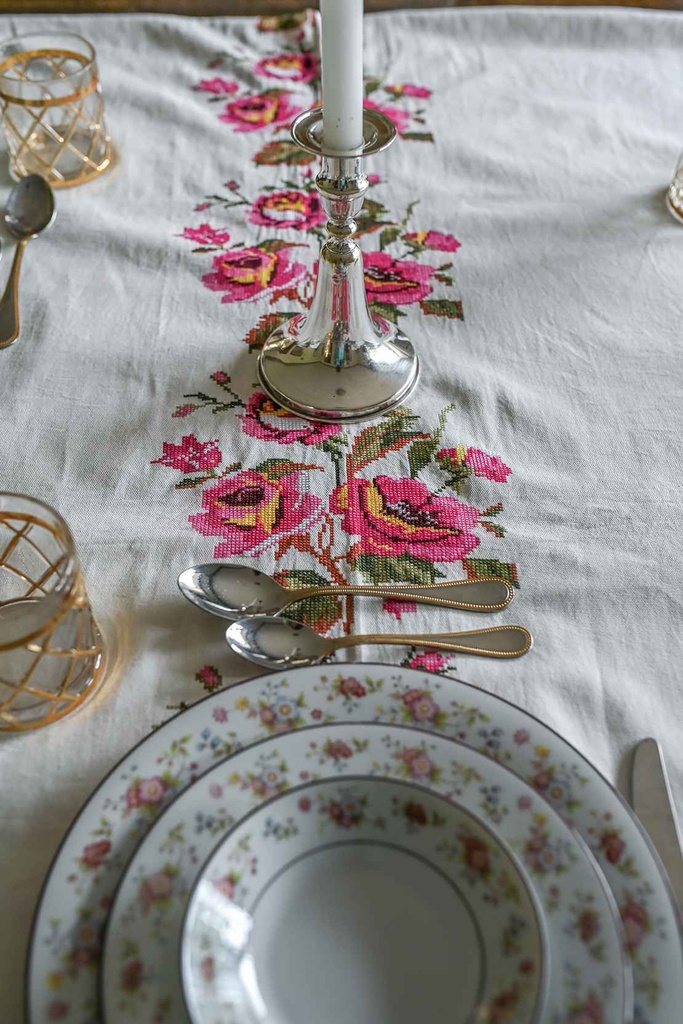 Crochet withTarkashi Dining Table Cover