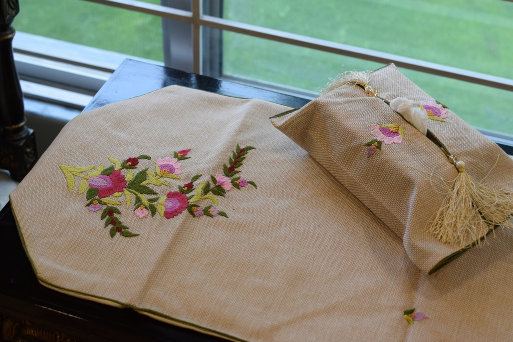 JS-3 Beige Jute Runner and Tissue Box Cover Set