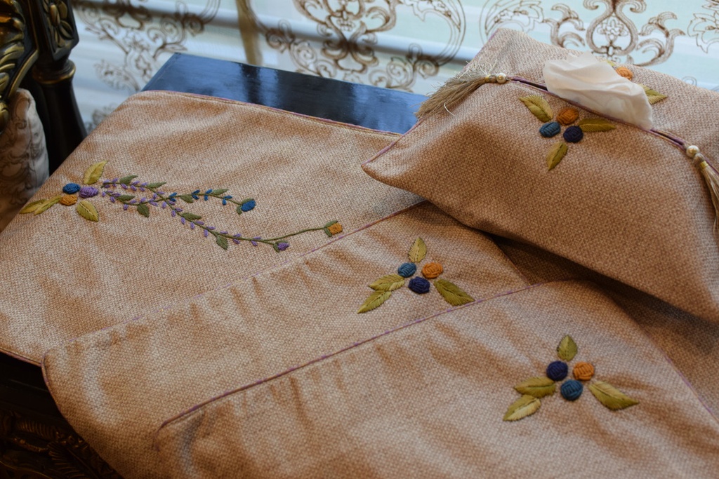 JS-8 Beige Jute Runner, Mats and Tissue Box Cover Set