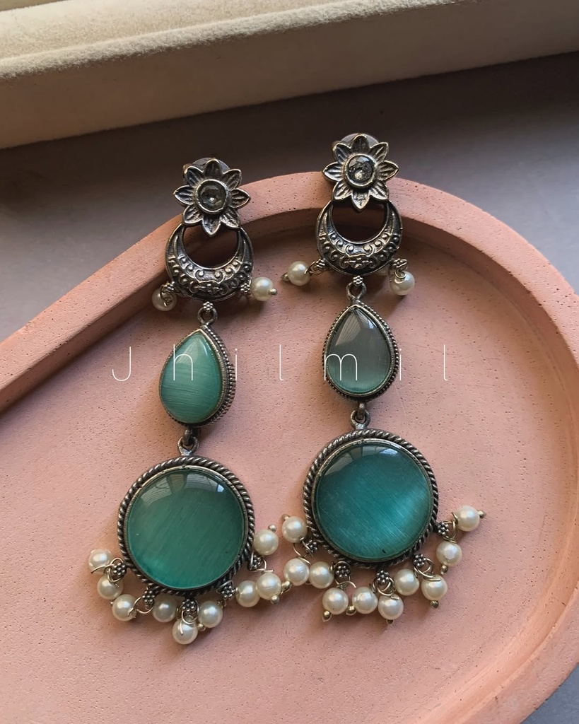 Mini Chand Dangling Ear candy