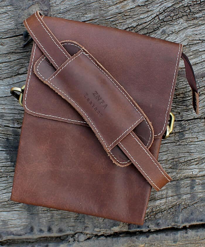 Messenger – Reddish Brown