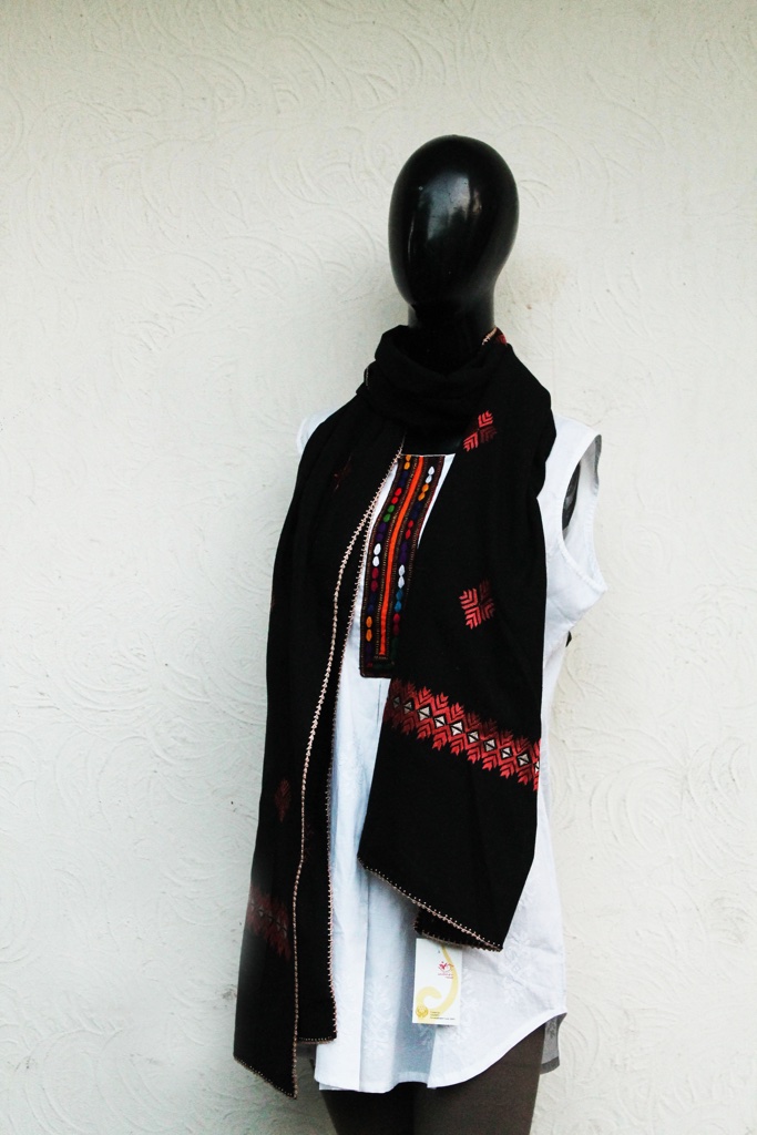 Stole with jisti/phulkari embroidery