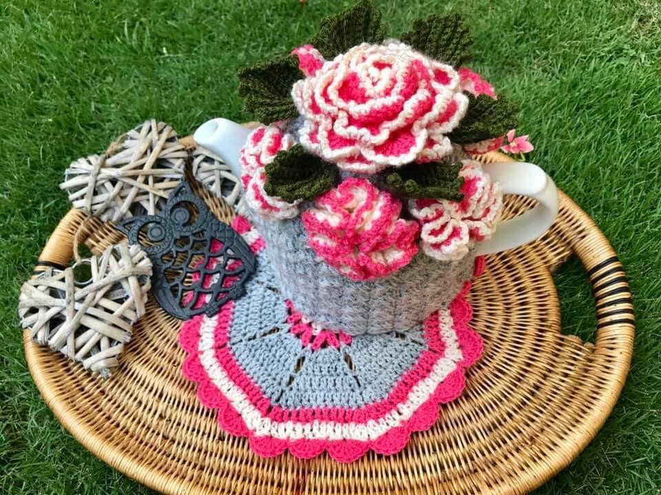 Beautiful Rosy Tea-Cosy with Mat