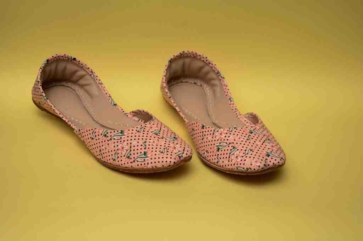 Floral Print Design Khussa