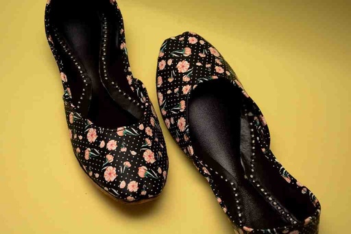 Floral Print Design Khussa