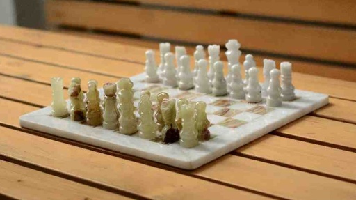 [PK0130-CF-ONY-024250] White and Green Marble Chess Set