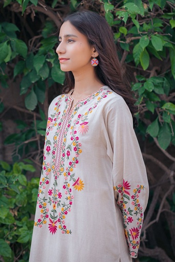 [10-K-25] Off-White Embroidered Suit