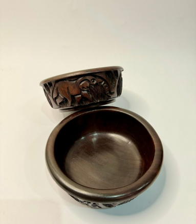 [VC-NUQ-075] Carved Wooden Bowl