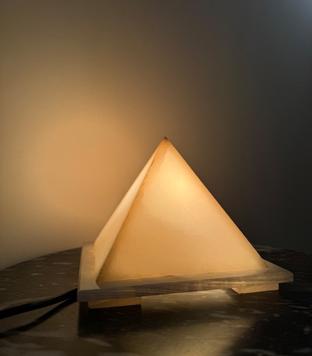 [VC-NUQ-NQMFLOG101] White Pyramid Lamp