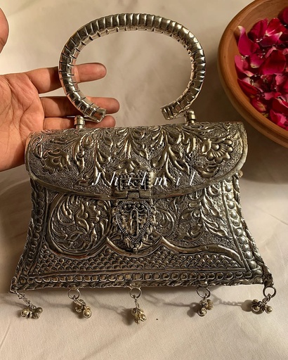 [VC-JHIL-001] Rajhastani Metal Clutch Design 004