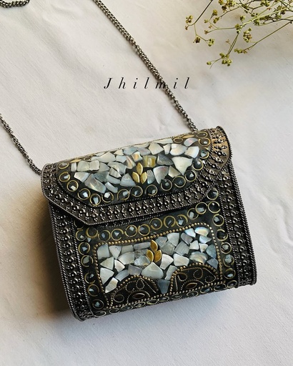 [VC-JHIL-032] Medium Vintage Clutch