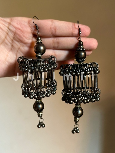 [VC-JHIL-277] Black Polish Pinjra Earrings