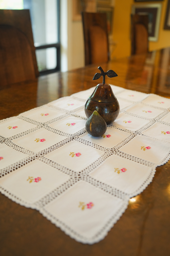 [2.R.26] Floral Threads Runner