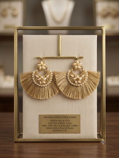 Elegant golden tone earrings.
