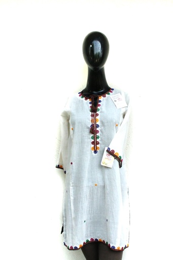 [PK0029-CW-PRT-000347] Short white kurta with hand embroidery