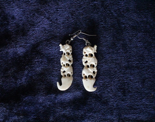 [PK0075-CF-BON-000578] Camel bone Ear rings